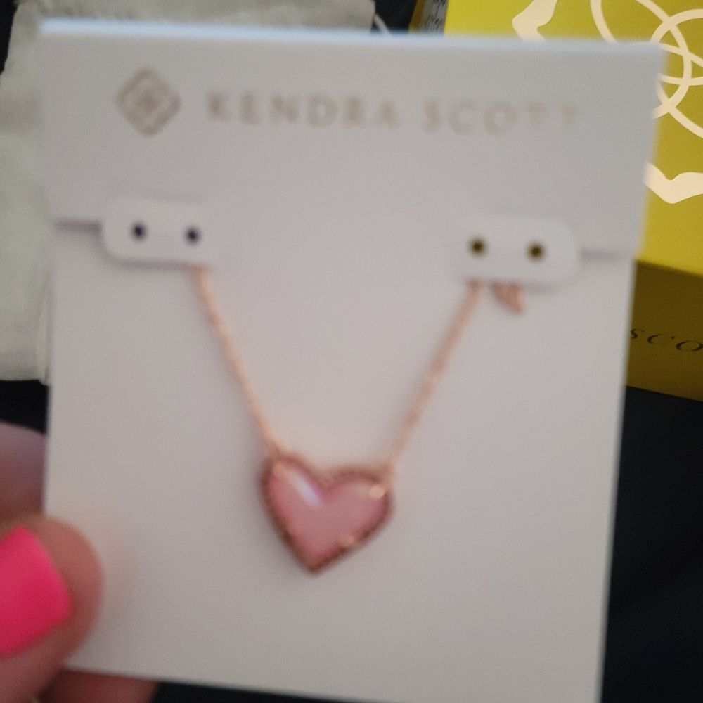 Kendra scott pink ari heart necklace